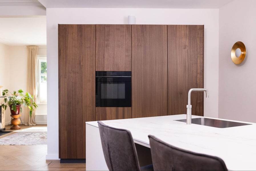 Spel van texturen en contrast in je keuken